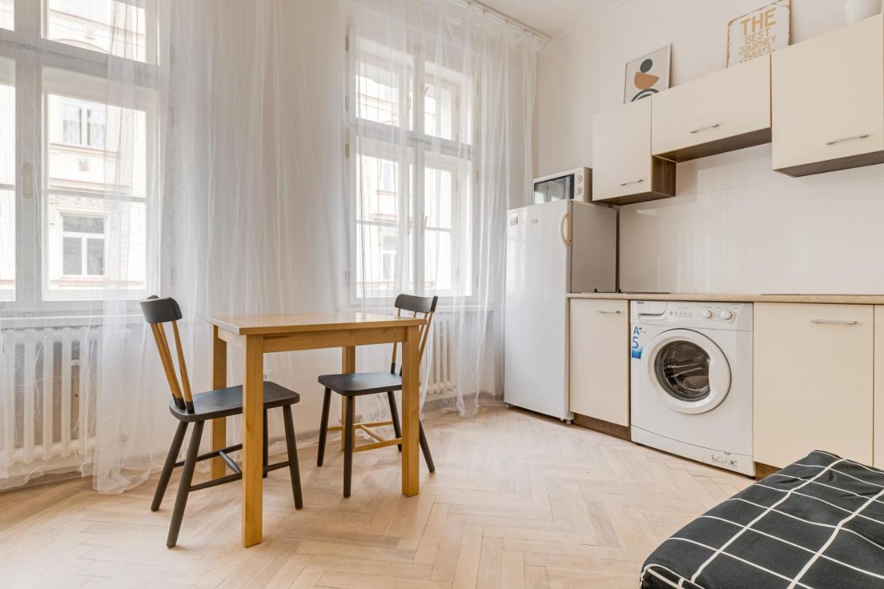 Vita Nejedleho Apartments プラハ エクステリア 写真