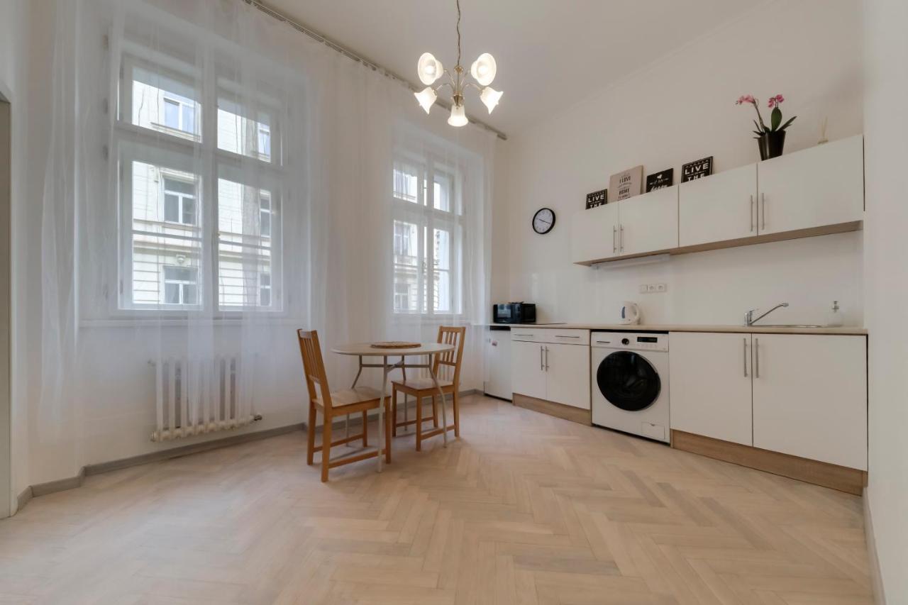 Vita Nejedleho Apartments プラハ エクステリア 写真