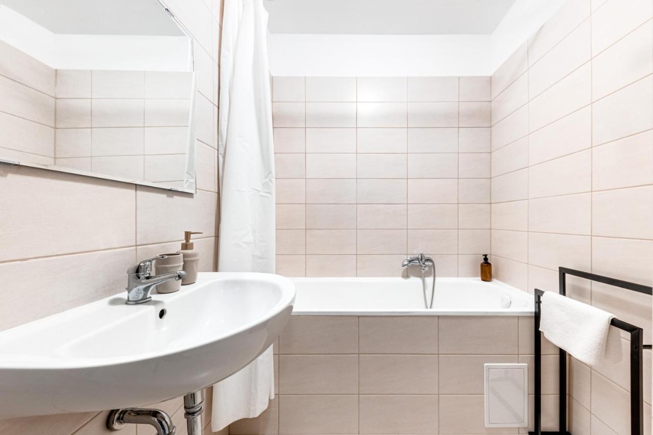 Vita Nejedleho Apartments プラハ エクステリア 写真