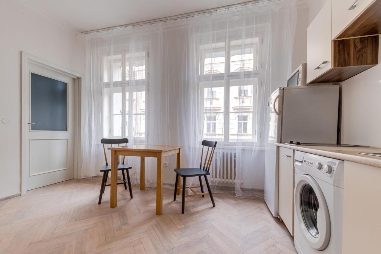Vita Nejedleho Apartments プラハ エクステリア 写真